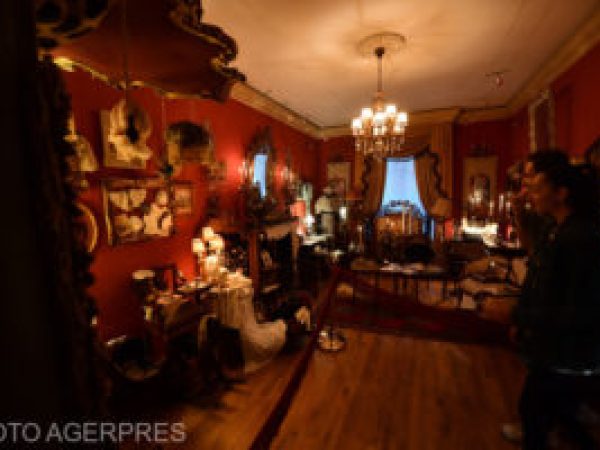 Noaptea europeană a muzeelor, eveniment ajuns la cea de-a XX-a ediție, este în desfășurare în multe instituții culturale din țară